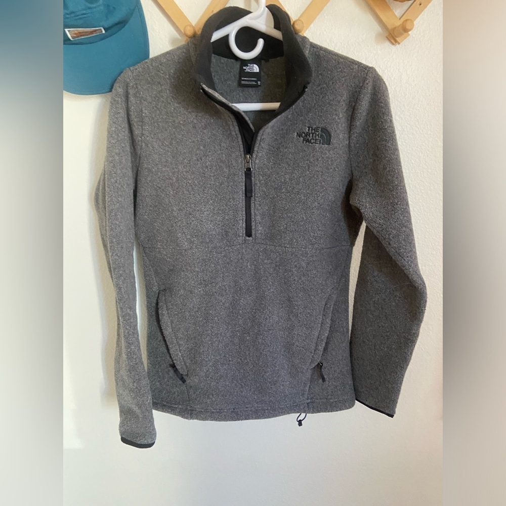 Women’s North Face Fleece Pullover. Size XS